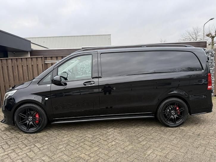 Occasion Mercedes Vito 136 PK (100 kW) 2023 Zwart (metallic) Van