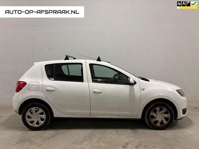 Wit Gebruikt 2014 Dacia Sandero Lauréate Hatchback | € 2.888 (Super prijs) - Afbeelding 1/4
