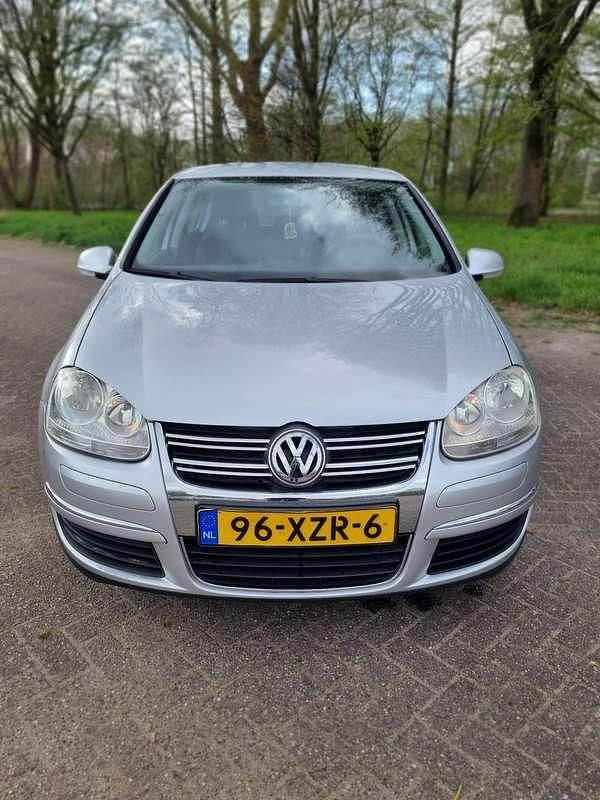 Grijs Gebruikt 2005 VW Golf IV Trendline Hatchback | € 2.800 (Iets duurder) - Afbeelding 1/4