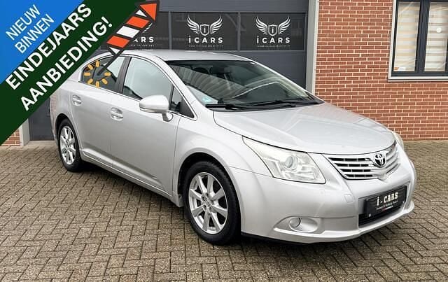 Grijs Occasion 2009 Toyota Avensis Executive Sedan | € 10.950 (Eerlijke prijs) - Afbeelding 1/4