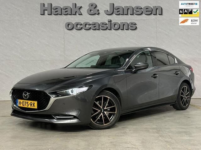 Grijs Occasion 2020 Mazda 3 Luxury Sedan | € 18.995 (Eerlijke prijs) - Afbeelding 1/4