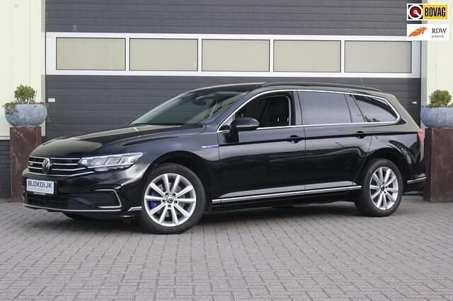 Zwart Gebruikt 2022 VW Passat Business Stationwagen | € 23.800 (Super prijs) - Afbeelding 1/4