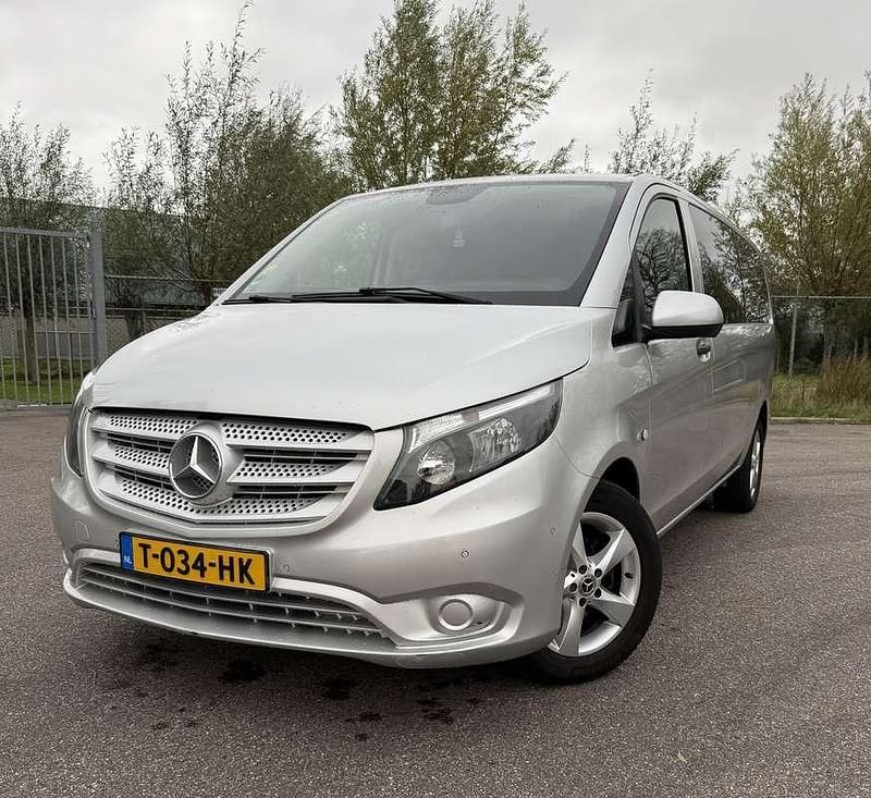 Grijs Gebruikt 2018 Mercedes Vito MPV | € 23.450 - Afbeelding 1/4