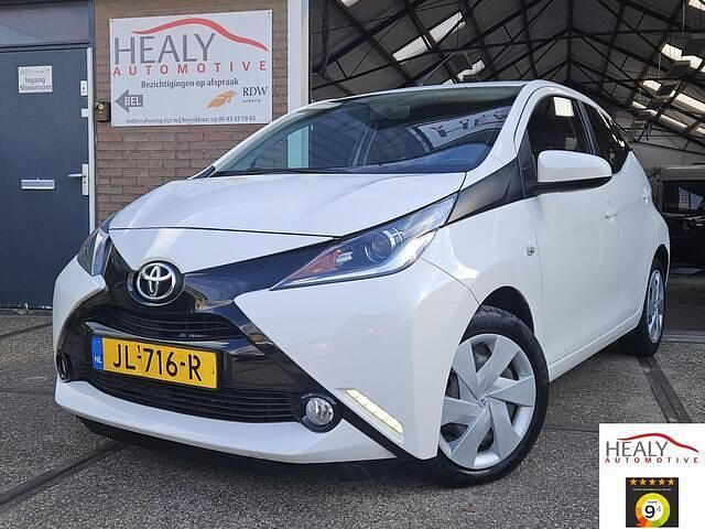 Wit Gebruikt 2016 Toyota Aygo X-play Hatchback | € 5.995 (Eerlijke prijs) - Afbeelding 1/4