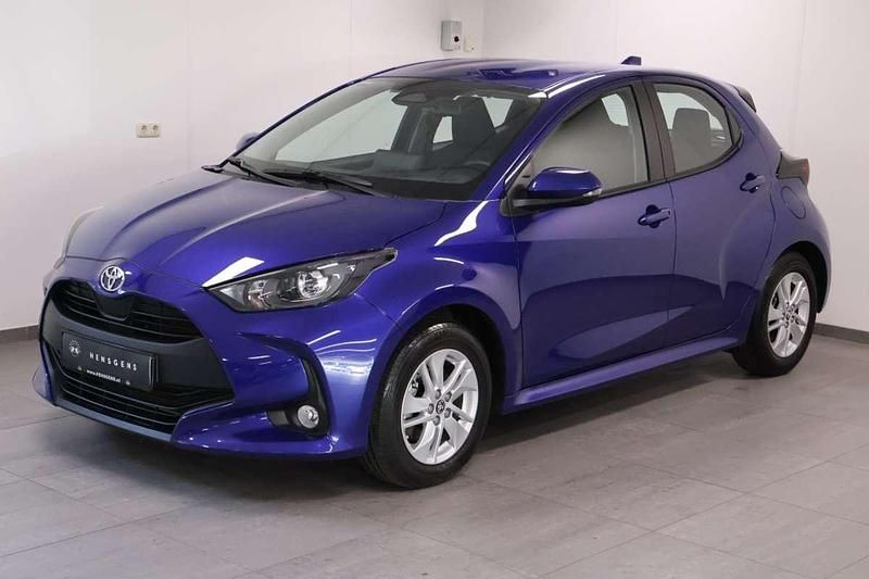 Blauw, metallic lak Gebruikt 2024 Toyota Yaris Hybrid Active Hatchback | € 22.443 (Goede deal) - Afbeelding 1/4
