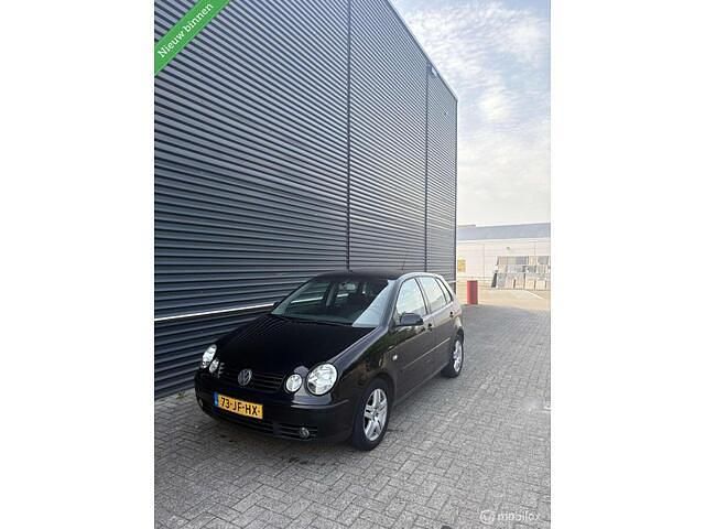 Zwart Gebruikt 2002 VW Polo Highline Hatchback | € 1.250 (Goede deal) - Afbeelding 1/4