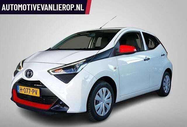 Wit Gebruikt 2020 Toyota Aygo Hatchback | € 7.995 (Goede deal) - Afbeelding 1/4