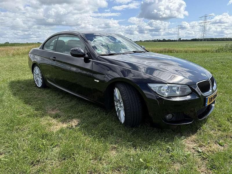 Zwart Gebruikt 2014 BMW 320 Cabriolet Exclusive Cabriolet | € 18.995 (Iets duurder) - Afbeelding 1/4