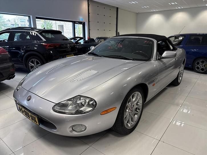 Grijs (metallic) Occasion 2001 Jaguar XKR Supercharged Cabriolet | € 16.975 (Eerlijke prijs) - Afbeelding 1/4