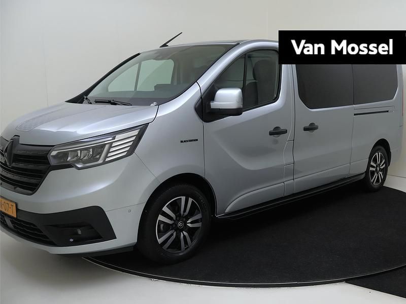 Grijs Gebruikt 2023 Renault Trafic Luxe Van | € 27.940 (Duur) - Afbeelding 1/4