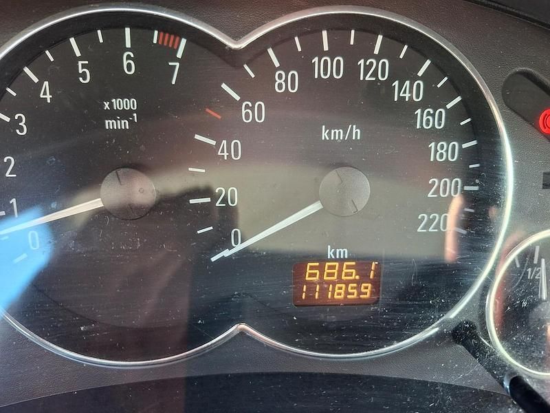 Grijs (metallic) Gebruikt 2005 Opel Meriva MPV | € 1.500 (Goede deal) - Afbeelding 1/4