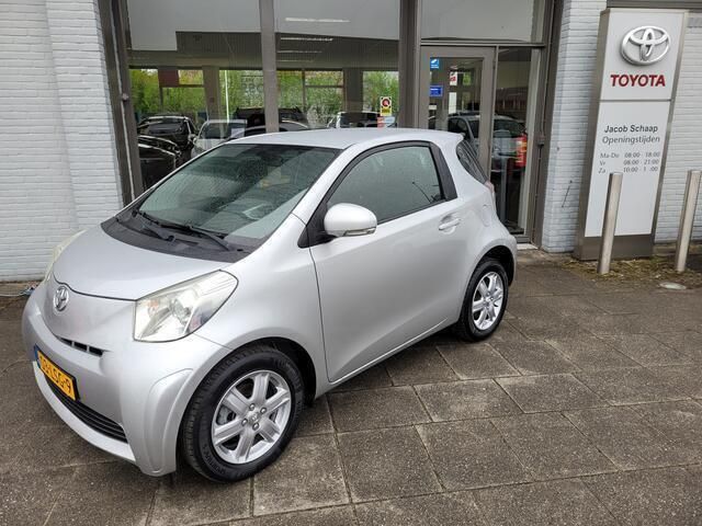 Grijs Gebruikt 2010 Toyota iQ Comfort Hatchback | € 7.795 (Eerlijke prijs) - Afbeelding 1/4