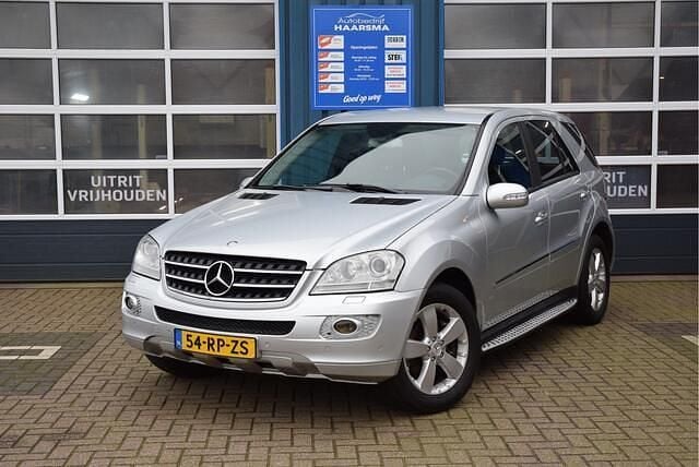 Grijs Gebruikt 2005 Mercedes 500 SUV | € 9.999 (Eerlijke prijs) - Afbeelding 1/4