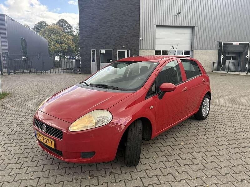 Rood Gebruikt 2008 Fiat Punto Hatchback | € 1.300 (Goede deal) - Afbeelding 1/4