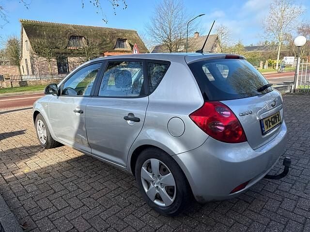 Occasion Kia Ceed 122 PK (89 kW) 2009 Grijs (metallic) Hatchback