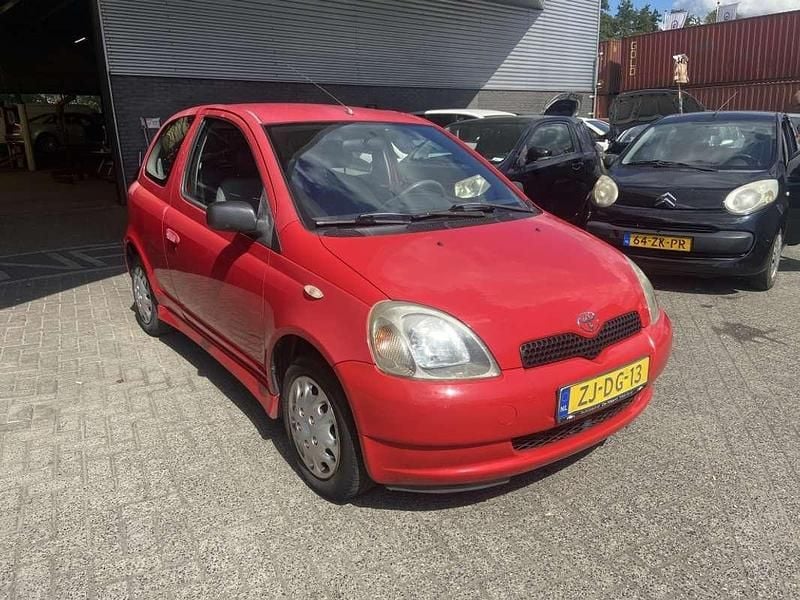 Rood Gebruikt 1999 Toyota Yaris Terra Hatchback | € 840 (Goede deal) - Afbeelding 1/4