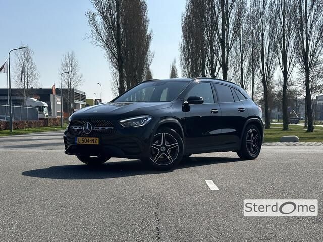 Zwart Gebruikt 2021 Mercedes GLA180 AMG line SUV | € 39.995 (Iets duurder) - Afbeelding 1/4