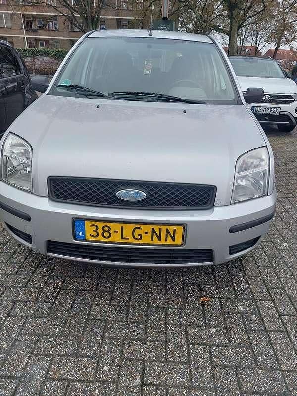 Occasion Ford Fusion Trend 80 PK (58 kW) 2002 Zilver Hatchback
