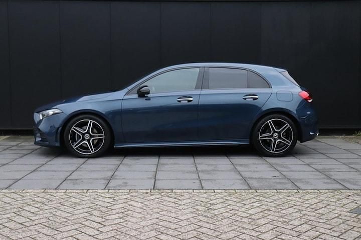 Occasion Mercedes A180 Business 136 PK (100 kW) 2020 Blauw (metallic) Hatchback