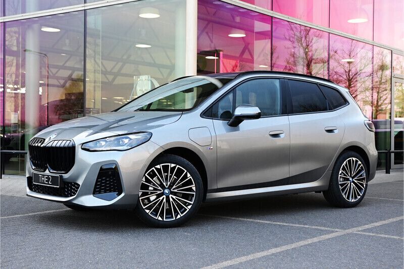Grijs Nieuw 2025 BMW 225 Active Tourer Executive MPV | € 64.677 (Eerlijke prijs) - Afbeelding 1/4