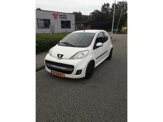 Wit Gebruikt 2009 Peugeot 107 Hatchback | € 1.999 (Eerlijke prijs) - Afbeelding 1/4