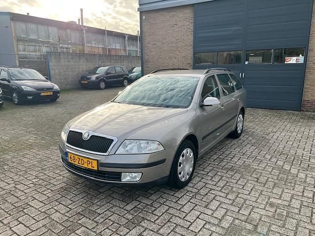 Beige Gebruikt 2008 Skoda Octavia Ambiente Stationwagen | € 2.850 (Iets duurder) - Afbeelding 1/4