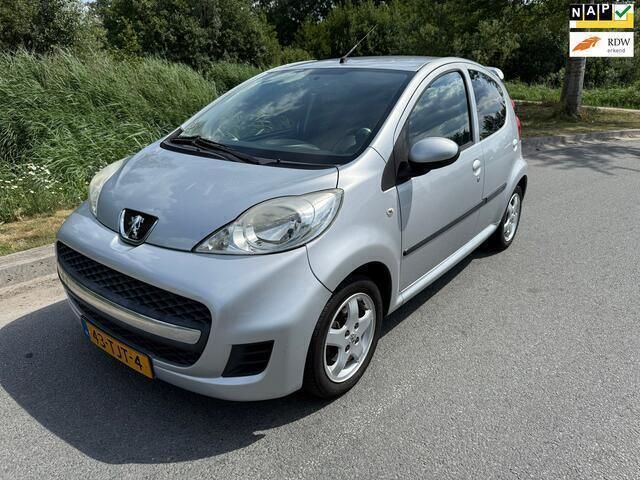 Grijs Gebruikt 2012 Peugeot 107 Sport Hatchback | € 3.950 (Eerlijke prijs) - Afbeelding 1/4