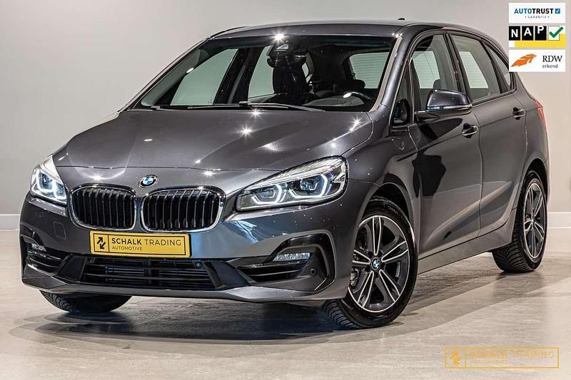 Grijs Gebruikt 2018 BMW 218 Active Tourer Comfort Edition MPV | € 17.950 (Eerlijke prijs) - Afbeelding 1/4
