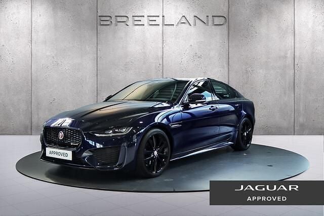 Portofino blue (blauw metallic)zwart Gebruikt 2021 Jaguar XE R-Dynamic Sedan | € 36.900 (Iets duurder) - Afbeelding 1/4