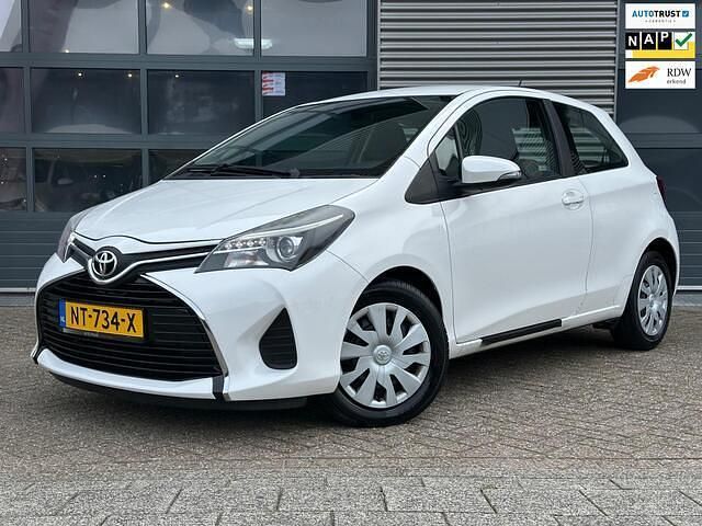 Wit Gebruikt 2017 Toyota Yaris Hatchback | € 13.499 (Eerlijke prijs) - Afbeelding 1/4