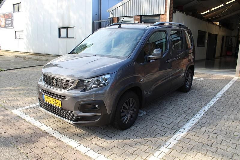 Grijs (metallic) Gebruikt 2020 Peugeot Partner Allure Van | € 18.250 - Afbeelding 1/4