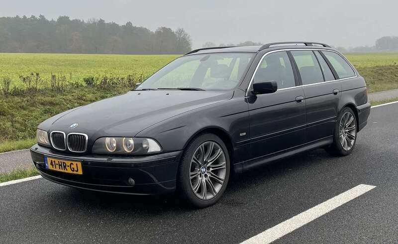 Zwart Gebruikt 2001 BMW 530 Executive Stationwagen | € 5.500 (Eerlijke prijs) - Afbeelding 1/4