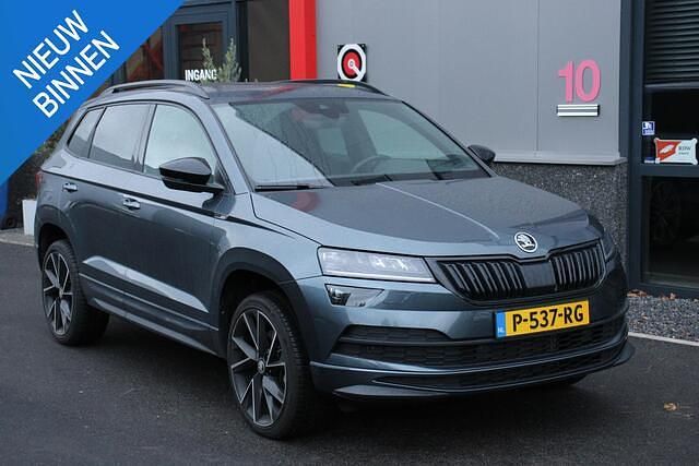 Grijs Gebruikt 2022 Skoda Karoq Business Line SUV | € 31.940 (Goede deal) - Afbeelding 1/4