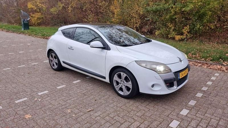 Wit Gebruikt 2009 Renault Mégane Coupé Dynamique Coupé | € 2.000 (Goede deal) - Afbeelding 1/4
