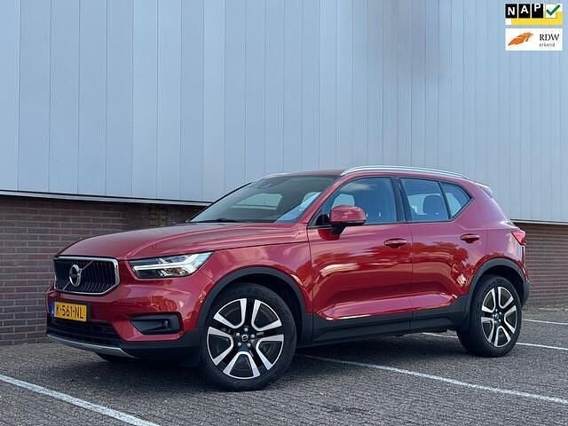 Oranje Gebruikt 2021 Volvo XC40 Business Edition SUV | € 14.950 - Afbeelding 1/4