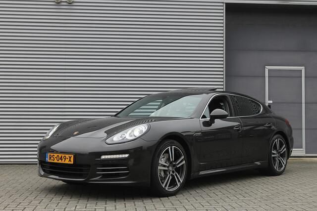 Grijs Gebruikt 2015 Porsche Panamera Hatchback | € 36.999 (Duur) - Afbeelding 1/4