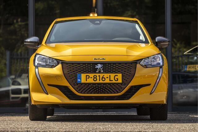 Occasion Peugeot e-208 Active 100 kW (136 PK) 2022 Geel Hatchback