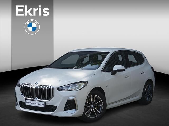Wit Gebruikt 2024 BMW 218 M Sport Stationwagen | € 34.900 (Iets duurder) - Afbeelding 1/4