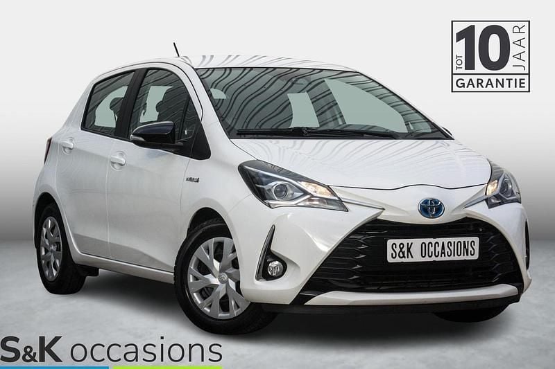 Wit Occasion 2019 Toyota Yaris Hybrid Edition Hatchback | € 14.950 (Goede deal) - Afbeelding 1/4