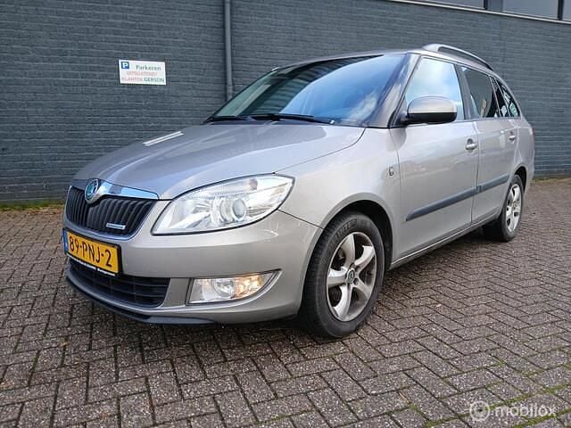 Beige Gebruikt 2011 Skoda Fabia Hatchback | € 1.499 (Goede deal) - Afbeelding 1/4