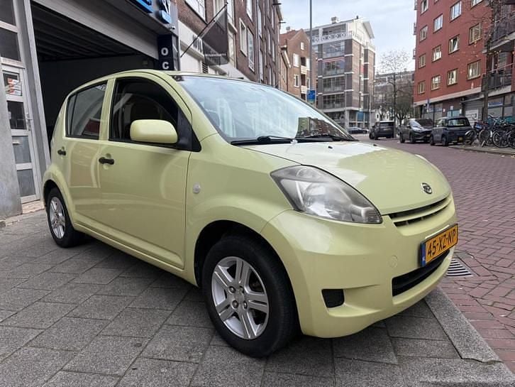 Occasion Daihatsu Sirion 69 PK (50 kW) 2007 Geel Hatchback