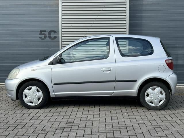 Occasion Toyota Yaris Sol 86 PK (63 kW) 2001 Grijs Hatchback