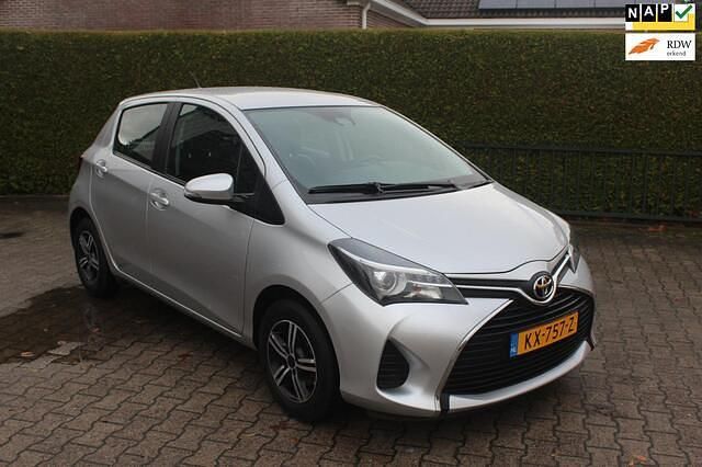 Grijs Gebruikt 2016 Toyota Yaris Trend Hatchback | € 10.350 (Goede deal) - Afbeelding 1/4