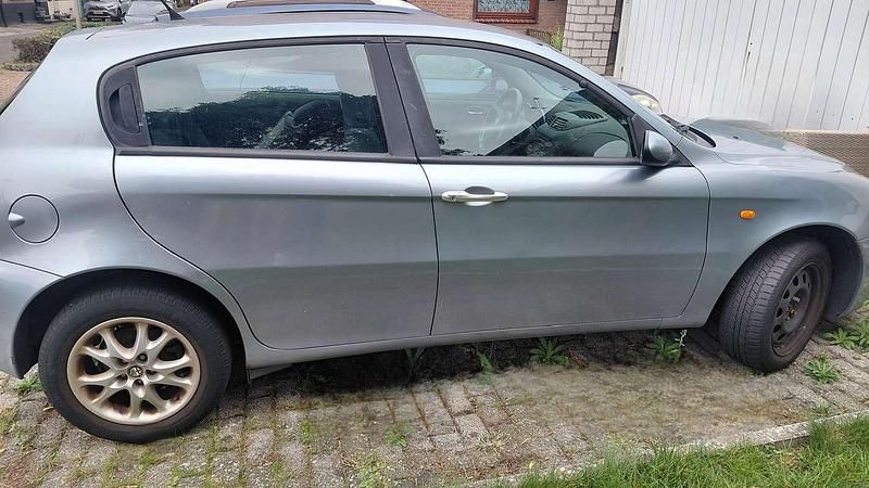 Occasion 2001 Alfa Romeo 147 Veloce Hatchback | € 500 - Afbeelding 1/4