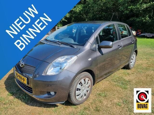 Grijs, metallic lak Gebruikt 2007 Toyota Yaris Hatchback | € 2.200 (Super prijs) - Afbeelding 1/4