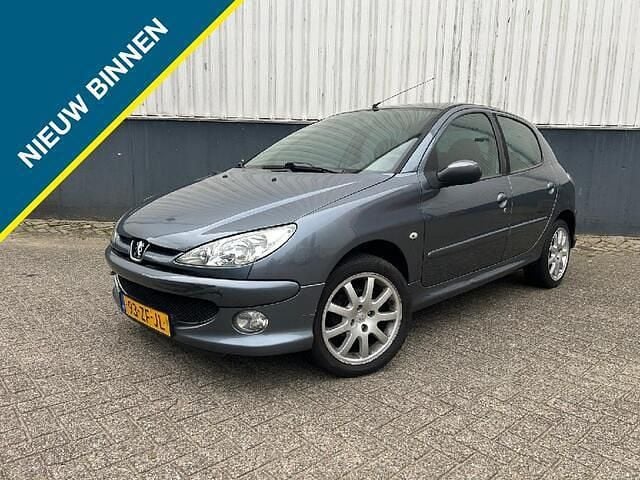 Grijs Gebruikt 2008 Peugeot 206 Forever Hatchback | € 1.599 (Eerlijke prijs) - Afbeelding 1/4