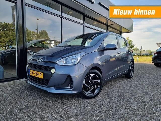 Grijs Gebruikt 2019 Hyundai i10 Comfort Hatchback | € 9.885 (Eerlijke prijs) - Afbeelding 1/4