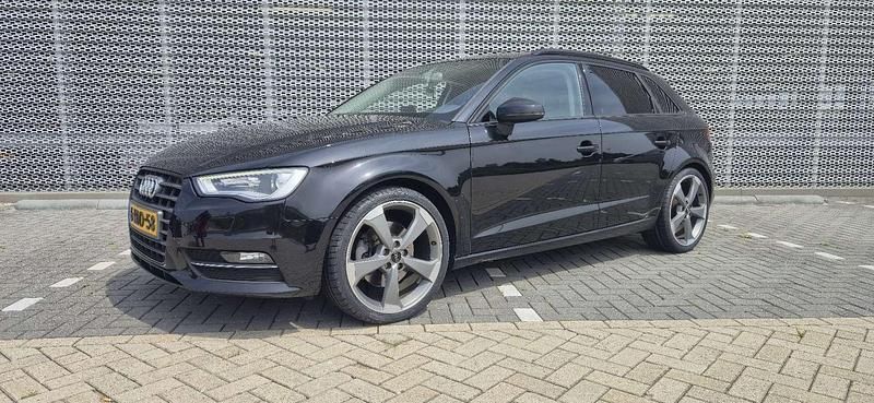 Zwart Gebruikt 2013 Audi A3 Hatchback | € 14.250 (Eerlijke prijs) - Afbeelding 1/4