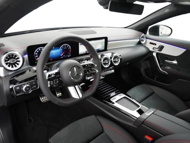 Occasion Mercedes CLA180 AMG line 136 PK (100 kW) 2025 Grijs Sedan