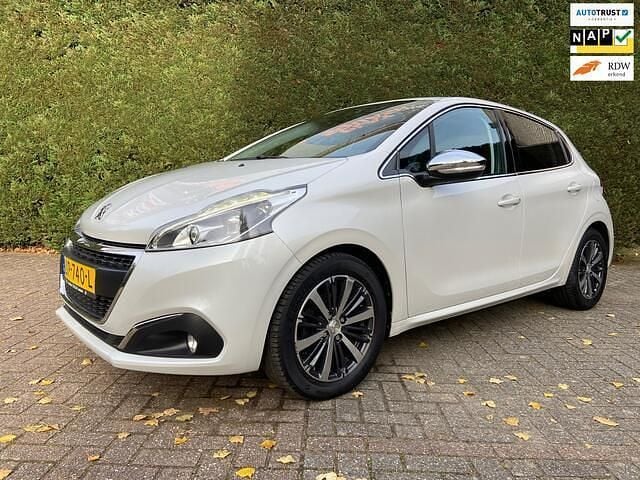 Wit Gebruikt 2016 Peugeot 208 Allure Hatchback | € 6.750 (Super prijs) - Afbeelding 1/4